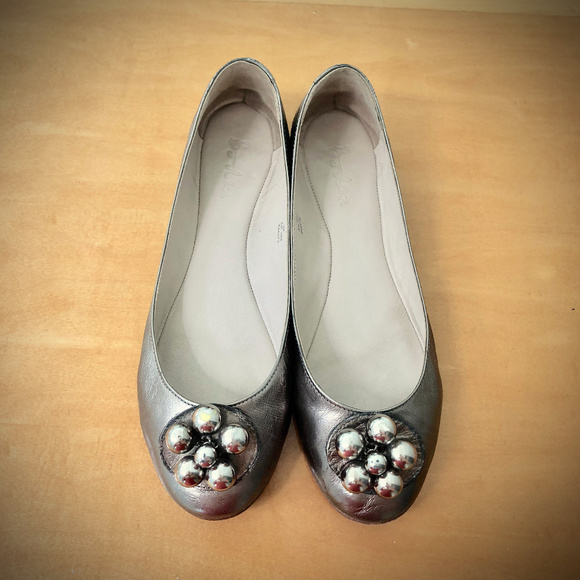 🌟2/$30🌟 Boden Pewter Metallic Embellished Leather Flats - Picture 1 of 8